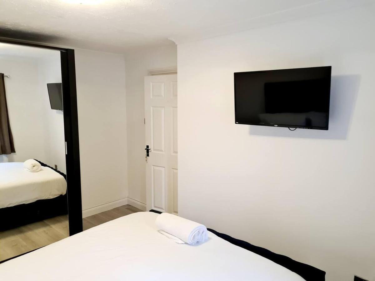 Modern & Spacious - Walk To London Excel- Parking Exterior photo
